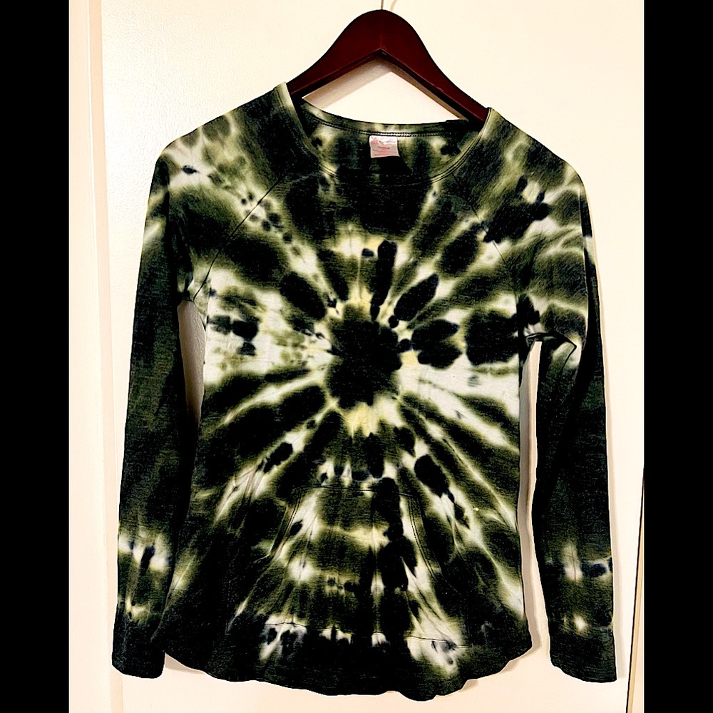 Green and white tie-died long sleeve shirt with adjoining front pocket.